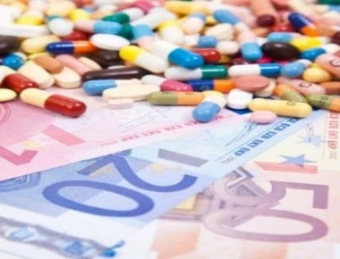 Ελεύθερος υπό όρους ο γιος του «αποθηκάριου» για την υπόθεση των αντικαρκινικών φαρμάκων